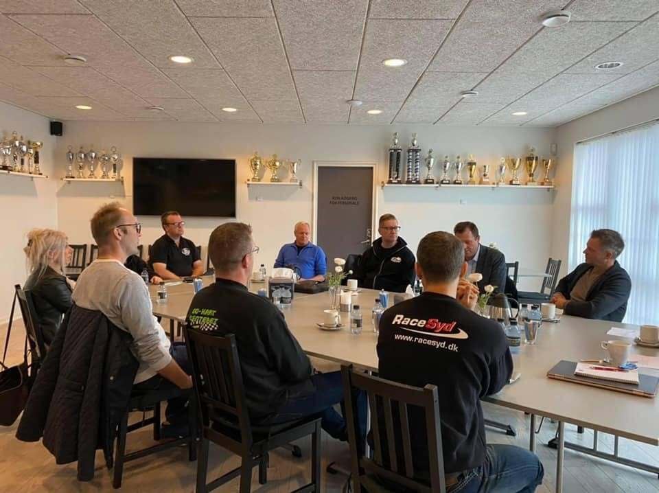 Mødeopstilling i konferencelokalet